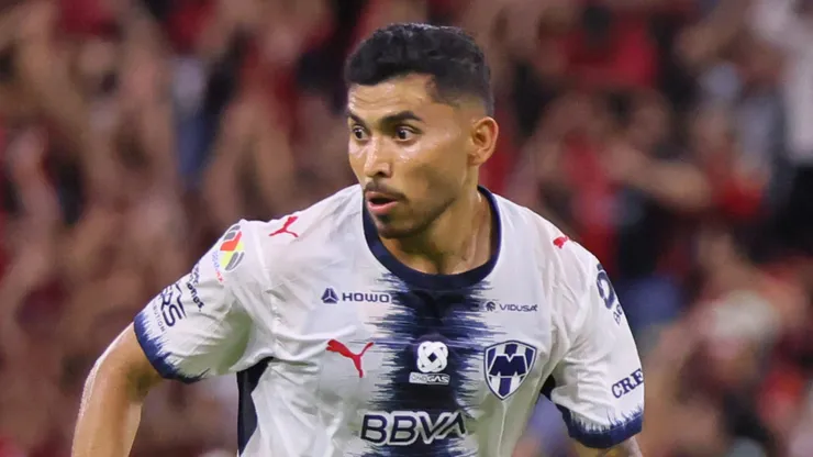 Orbelín Pineda vio la tarjeta roja en el partido contra las Chivas.
