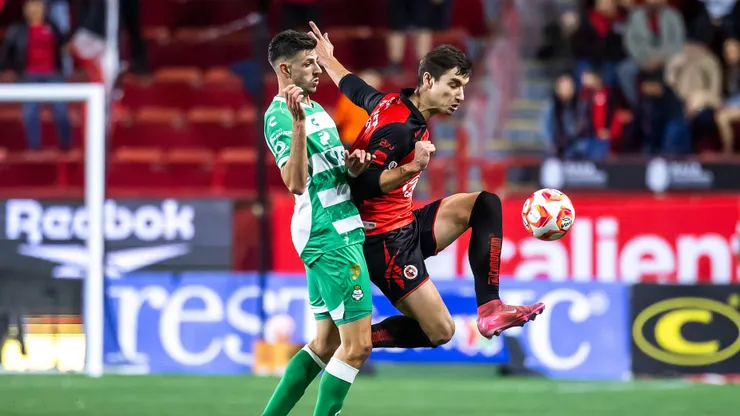 Xolos recibe a Santos en un duelo crucial.