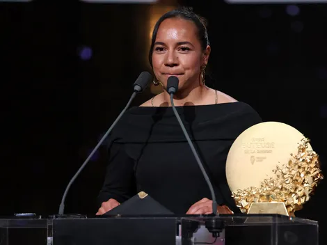 Charlyn Corral recibe inesperado premio en el Balón de Oro