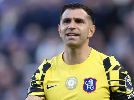 ¿Por qué no juega Dibu Martínez en Liverpool vs. Chelsea por la EFL Cup 2026-27?