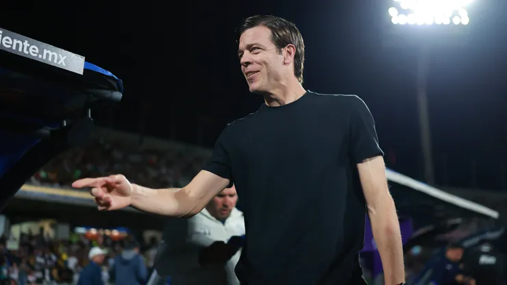Solari pone su cargo en juego en la recta final.