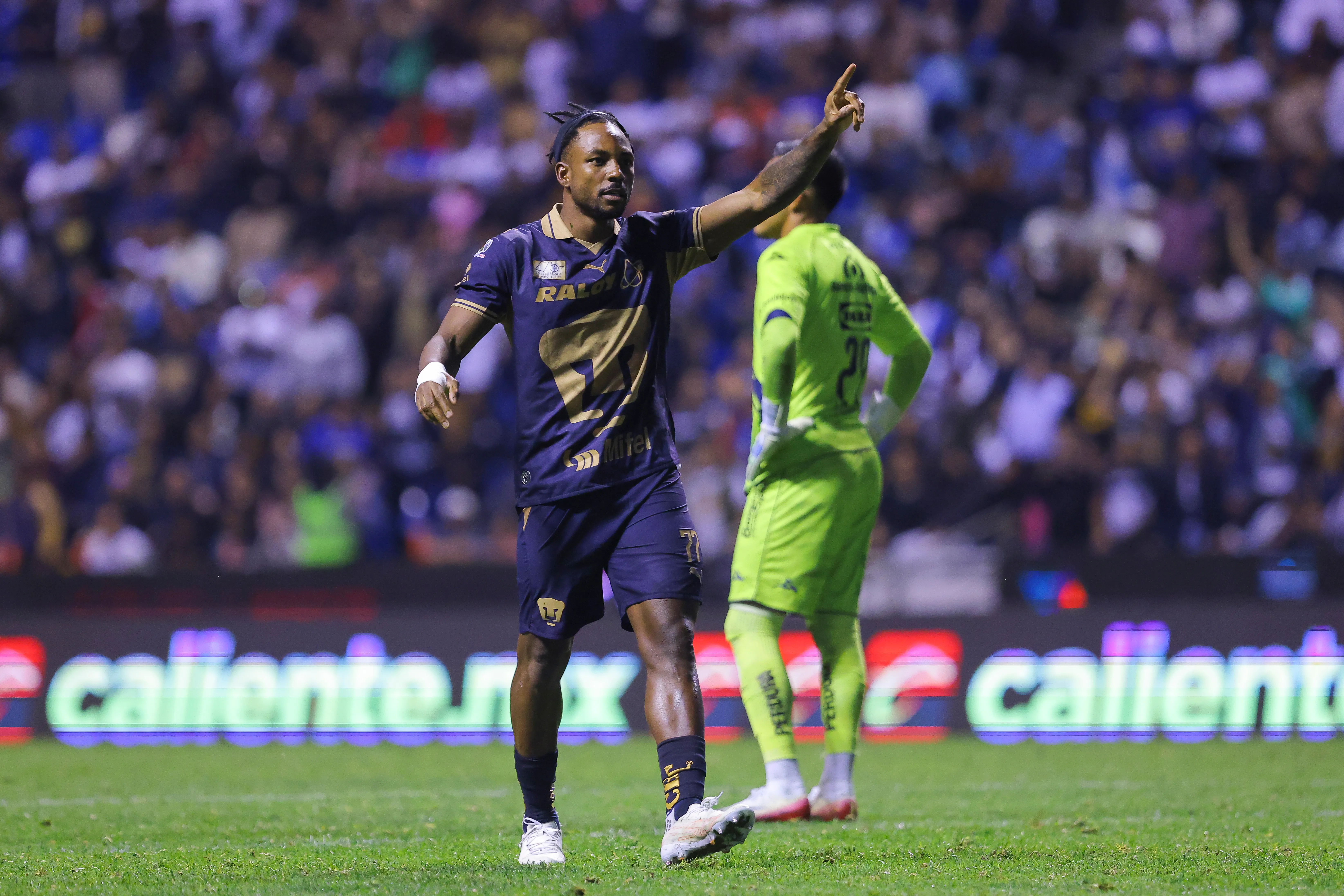 Álvaro Angulo le dio el triunfo a Pumas (Getty Images)
