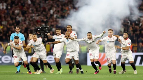 BUDAPEST, HUNGARY - MAY 31: Players of Sevilla FC celebrate after Gonzalo Montiel of Sevilla FC (not pictured) scores the team's fourth penalty in the penalty shoot out during the UEFA Europa League 2022/23 final match between Sevilla FC and AS Roma at Puskas Arena on May 31, 2023 in Budapest, Hungary. (Photo by Maja Hitij/Getty Images)
