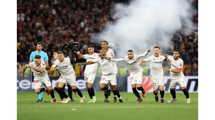 BUDAPEST, HUNGARY - MAY 31: Players of Sevilla FC celebrate after Gonzalo Montiel of Sevilla FC (not pictured) scores the team's fourth penalty in the penalty shoot out during the UEFA Europa League 2022/23 final match between Sevilla FC and AS Roma at Puskas Arena on May 31, 2023 in Budapest, Hungary. (Photo by Maja Hitij/Getty Images)