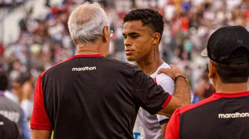 Christopher Olivares muy cerca de Universitario de Deportes