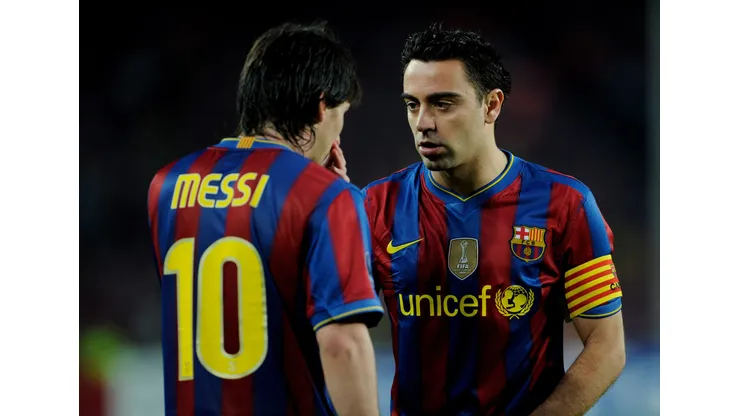 BARCELONA, SPAIN - APRIL 28: Xavi of Barcelona talks to team mate Lionel Messi during the UEFA Champions League Semi Final Second Leg match between Barcelona and Inter Milan at Camp Nou on April 28, 2010 in Barcelona, Spain. (Photo by Michael Regan/Getty Images)