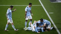 VIGO, SPAIN - JANUARY 24: Brais Mendez of Celta Vigo celebrates with Renato Tapia and team mates after scoring their side's first goal during the La Liga Santander match between RC Celta and SD Eibar at Abanca-Balaídos on January 24, 2021 in Vigo, Spain. Sporting stadiums around Spain remain under strict restrictions due to the Coronavirus Pandemic as Government social distancing laws prohibit fans inside venues resulting in games being played behind closed doors. (Photo by Octavio Passos/Getty Images)