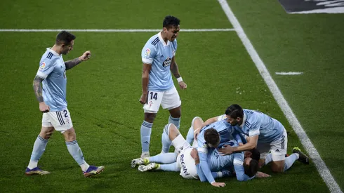VIGO, SPAIN - JANUARY 24: Brais Mendez of Celta Vigo celebrates with Renato Tapia and team mates after scoring their side's first goal during the La Liga Santander match between RC Celta and SD Eibar at Abanca-Balaídos on January 24, 2021 in Vigo, Spain. Sporting stadiums around Spain remain under strict restrictions due to the Coronavirus Pandemic as Government social distancing laws prohibit fans inside venues resulting in games being played behind closed doors. (Photo by Octavio Passos/Getty Images)