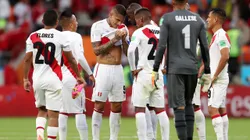 YEKATERINBURG, RUSSIA - JUNE 21: Peru players look dejcted at half time during the 2018 FIFA World Cup Russia group C match between France and Peru at Ekaterinburg Arena on June 21, 2018 in Yekaterinburg, Russia. (Photo by Catherine Ivill/Getty Images)