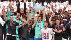 COLOGNE, GERMANY - MAY 27: Manuel Neuer of FC Bayern Munich lifts the Bundesliga Meisterschale trophy after the team's victory in the Bundesliga match between 1. FC Köln and FC Bayern München at RheinEnergieStadion on May 27, 2023 in Cologne, Germany. (Photo by Alexander Hassenstein/Getty Images)