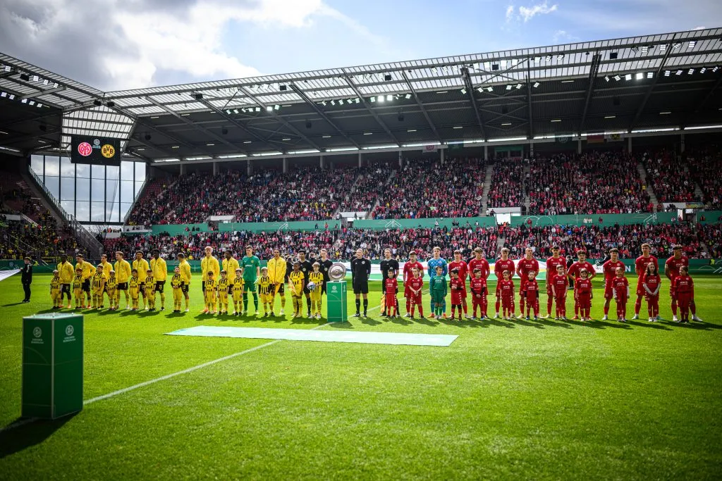MAINZ, GERMANY – APRIL 23: Both teams line up for the A Juniors German Championship Final between 1. FSV Mainz 05 and Borussia Dortmund at MEWA Arena on April 23, 2023 in Mainz, Germany. (Photo by Lukas Schulze/Getty Images)