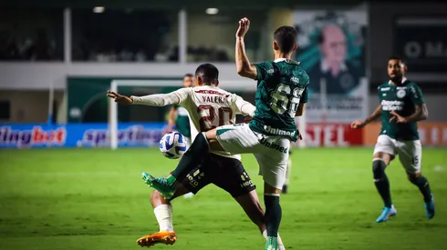 Con bombas lacrimogenas: plantel de Universitario fue agredido por hinchas de Goiás