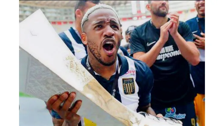 ¡No le gustará a los hinchas blanquiazules! La hilarante respuesta de Farfán a un aficionado de Universitario