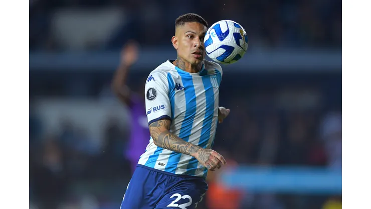 AVELLANEDA, ARGENTINA - APRIL 20: Paolo Guerrero of Racing Club controls the ball during a Copa CONMEBOL Libertadores 2023 group A match between Racing Club and Aucas at Presidente Peron Stadium on April 20, 2023 in Avellaneda, Argentina. (Photo by Marcelo Endelli/Getty Images)