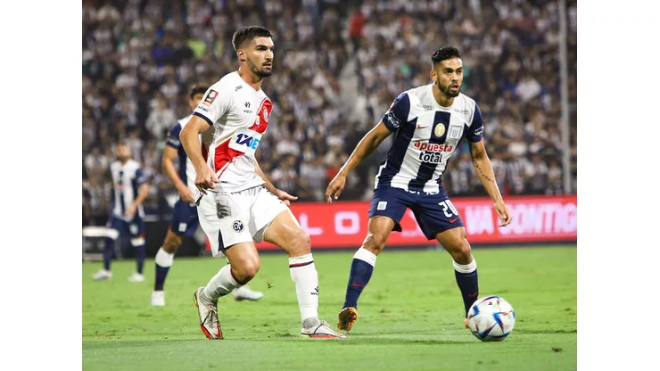 Alianza gana de la mano de Zambrano y acaricia el título