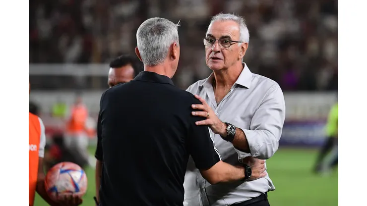 Fossati recibe los primeros dardos