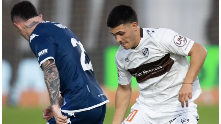 Platense hunde en un problema gigante a Racing Club con goleada