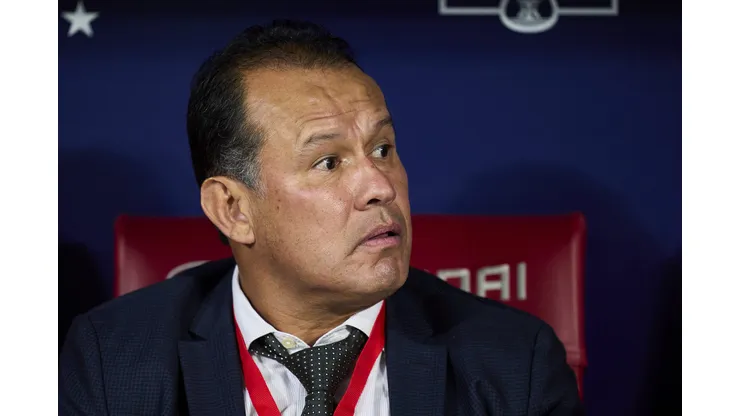 MADRID, SPAIN - MARCH 28: Juan Reynoso of Peru looks on during the international friendly game between Morocco and Peru at Civitas Metropolitan Stadium on March 28, 2023 in Madrid, Spain. (Photo by Alex Caparros/Getty Images)