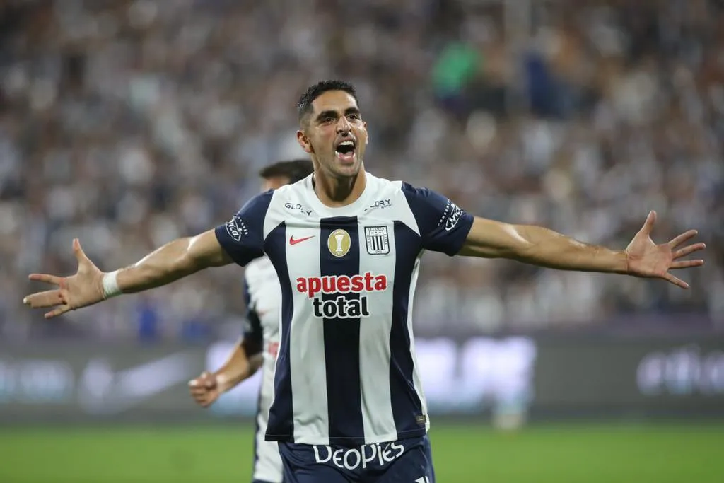 Pablo Sabbag en uno de sus goles. (Raúl Sifuentes)