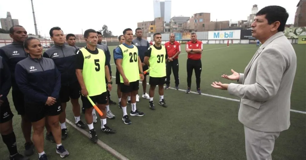 Agustín Lozano en la implementación del VAR / Foto: Liga 1