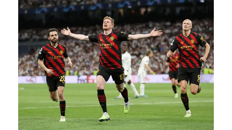 MADRID, SPAIN - MAY 09: Kevin De Bruyne of Manchester City celebrates after scoring the team's first goal during the UEFA Champions League semi-final first leg match between Real Madrid and Manchester City FC at Estadio Santiago Bernabeu on May 09, 2023 in Madrid, Spain. (Photo by Julian Finney/Getty Images)