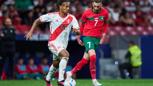 MADRID, SPAIN - MARCH 28: Andre Carrillo of Peru runs with the ball whilst under pressure from Hakim Ziyech of Morocco during the international friendly game between Morocco and Peru at Civitas Metropolitan Stadium on March 28, 2023 in Madrid, Spain. (Photo by Alex Caparros/Getty Images)