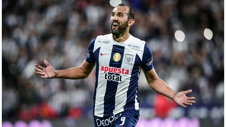 Hernán Barcos: "Hermoso ser parte de la historia de Alianza Lima"