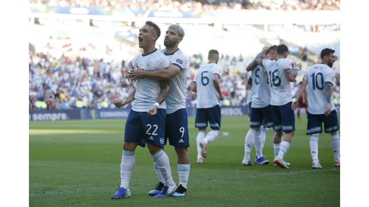 RIO DE JANEIRO, BRAZIL - JUNE 28: Lautaro Martinez of Argentina celebrates with teammate Sergio Aguero after scoring the opening goal during the Copa America Brazil 2019 quarterfinal match between Argentina and Venezuela at Maracana Stadium on June 28, 2019 in Rio de Janeiro, Brazil. (Photo by Bruna Prado/Getty Images)