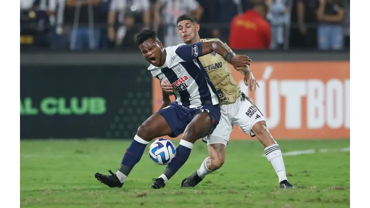 Alianza y Mineiro juegan un duro partido