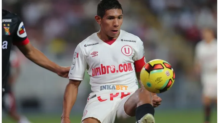 Universitario y Atlas sellaron la cesión de Edison Flores