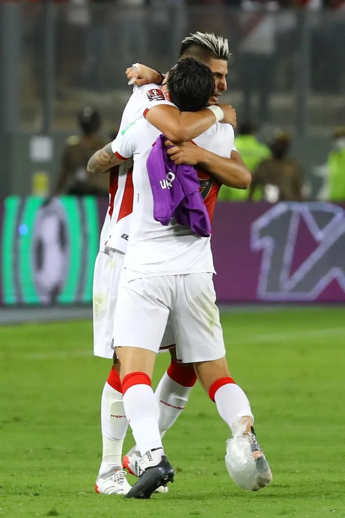 LIMA, PERU – MARCH 29: Carlos Zambrano (L) of Peru celebrates with teammate Yoshimar Yotún after winning the FIFA World Cup Qatar 2022 qualification match between Peru and Paraguay at Estadio Nacional de Lima on March 29, 2022 in Lima, Peru. Peru qualified for the 2022 FIFA World Cup Playoff match in June against Australia or the United Arab Emirates. (Photo by Leonardo Fernandez/Getty Images)