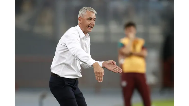LIMA, PERU - APRIL 05: Tiago Nunes, head coach of Sporting Cristal gestures during a Copa CONMEBOL Libertadores 2023 group D match between Sporting Cristal and Fluminense at Estadio Nacional de Lima on April 05, 2023 in Lima, Peru. (Photo by Daniel Apuy/Getty Images)
