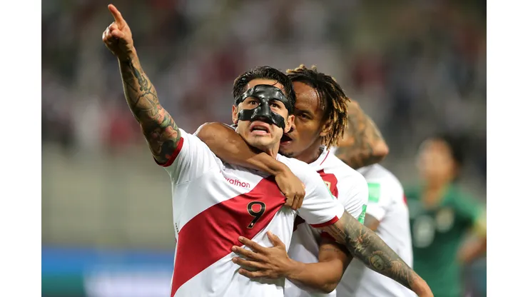 LIMA, PERU - NOVEMBER 11: Gianluca Lapadula of Peru celebrates after scoring the first goal of his team during a match between Peru and Bolivia as part of FIFA World Cup Qatar 2022 Qualifiers at Estadio Nacional de Lima on November 11, 2021 in Lima, Peru. (Photo by Sebastian Castañeda - Pool/Getty Images)
