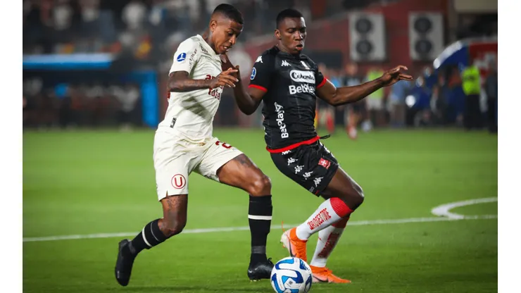 Universitario de Deportes es enorme noticia en Colombia por triunfo ante Independiente Santa Fe