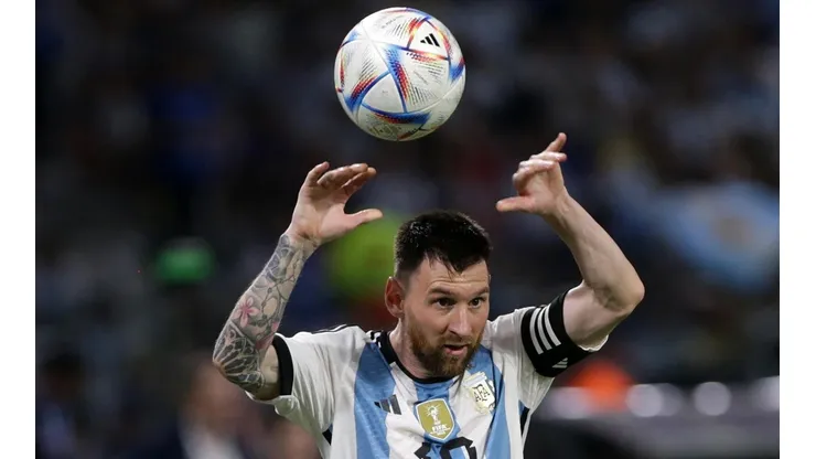 Messi es tentado por la Premier League