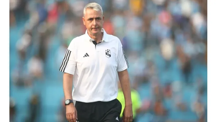 ¿Por qué se queda Tiago Nunes?
