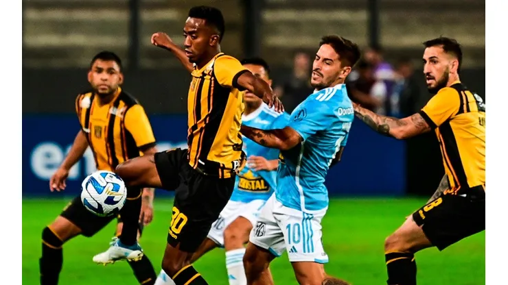 Cristal venció a The Strongest y recuperó la esperanza en Libertadores
