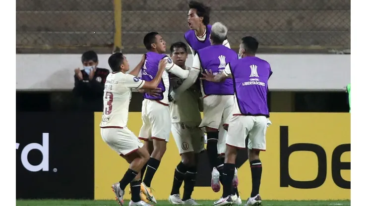 Universitario v Palmeiras - Copa CONMEBOL Libertadores 2021