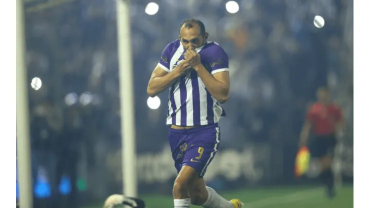 Hernán Barcos cerca de ser el goleador histórico extranjero
