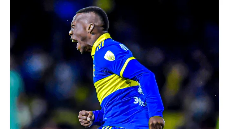 Luis Advíncula anotó el primer gol de los xeneizes.