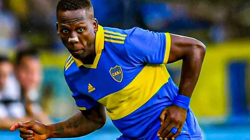 Luis Advíncula criticado y silbado por la hinchada de Boca Juniors