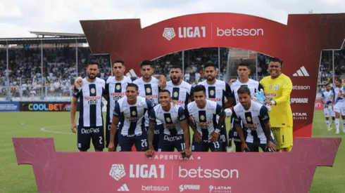 Canta, casi es médico, y hoy la rompe en Alianza Lima