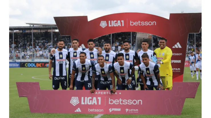 Canta, casi es médico, y hoy la rompe en Alianza Lima
