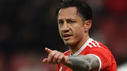Lapadula con la camiseta de Perú