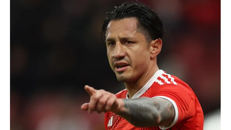 Lapadula con la camiseta de Perú