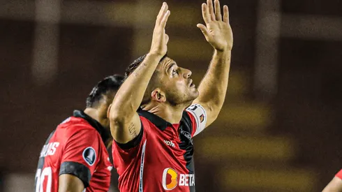 Bernardo Cuesta convirtió para los rojinegros.