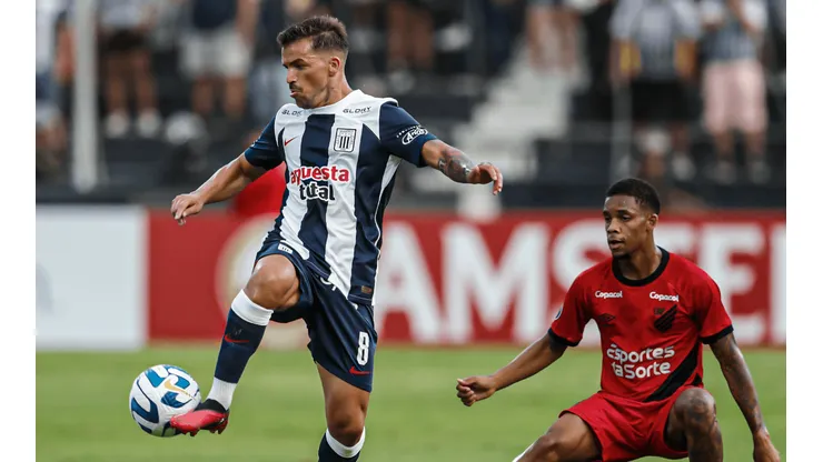 Gabriel Costa es titular en los blanquiazules.