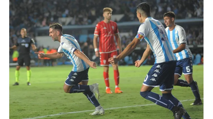 Racing Club con Paolo Guerrero en cancha le ganó a Huracán