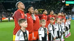 Perú entonó el himno nacional con mucha emoción.