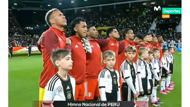 Perú entonó el himno nacional con mucha emoción.